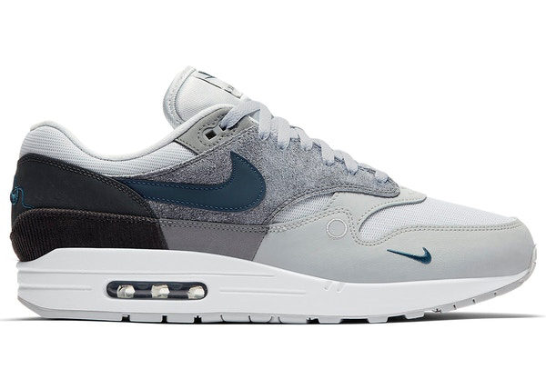 commonace_sophiachang_romysamuel_sneakers_Women_streetwear_nike_marketplace_female_womxn_footwear_90s_airmax1_adidasforum_af1_airforce1_reebokclassic1